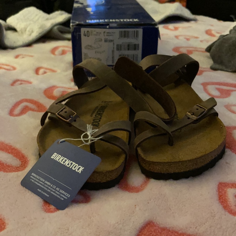 Birkenstock sandals 40 size 9 yara